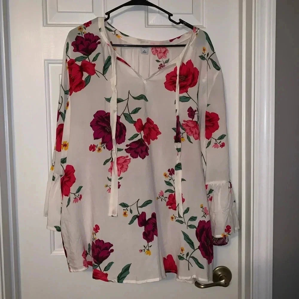 🧽NWOT Blouse